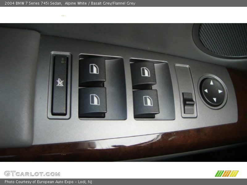 Controls of 2004 7 Series 745i Sedan