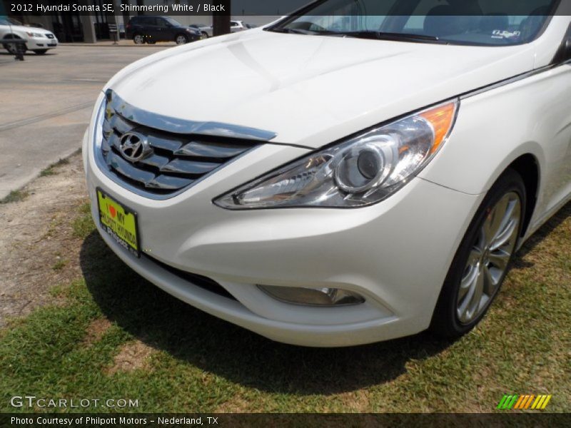 Shimmering White / Black 2012 Hyundai Sonata SE