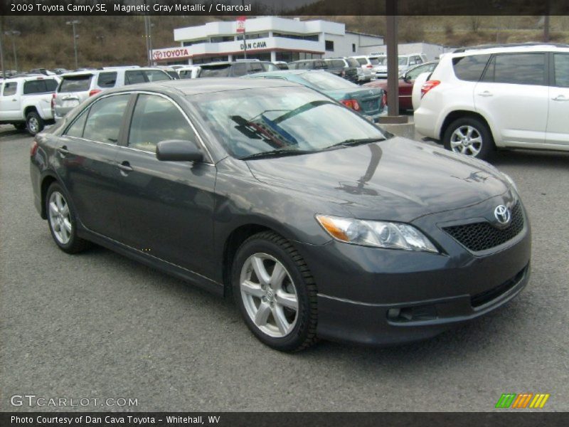 Front 3/4 View of 2009 Camry SE