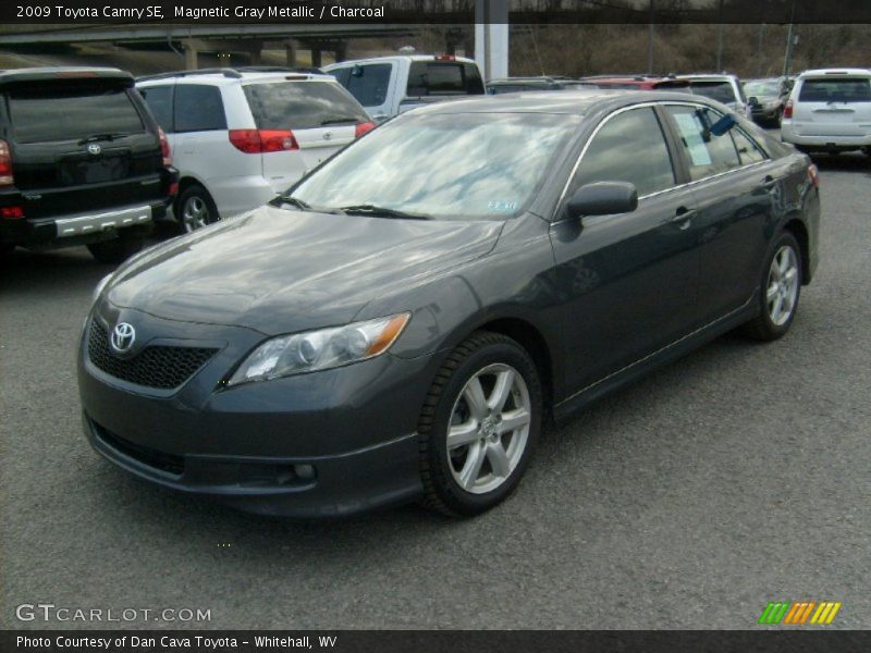 Front 3/4 View of 2009 Camry SE