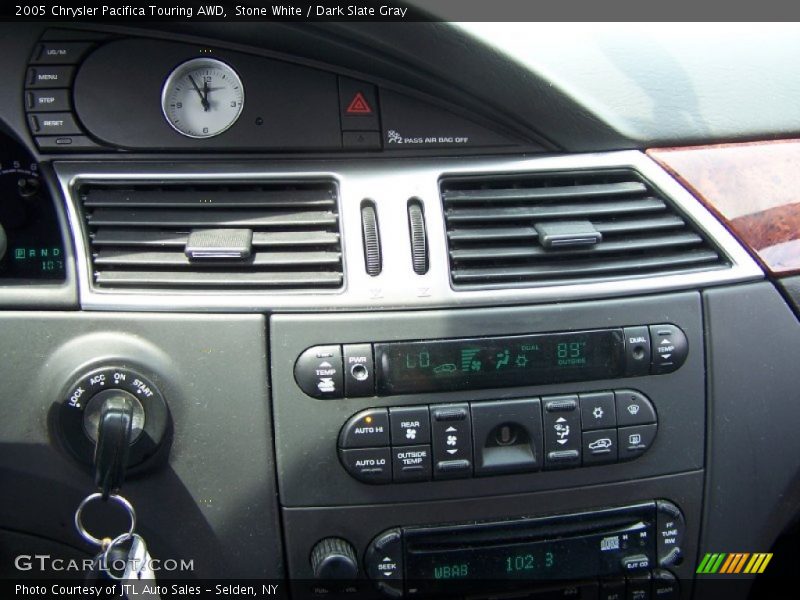Controls of 2005 Pacifica Touring AWD