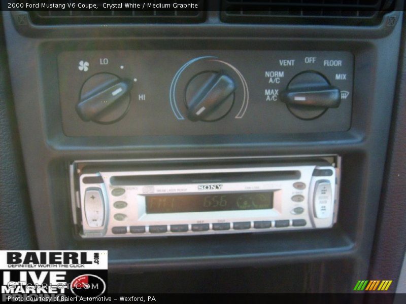 Crystal White / Medium Graphite 2000 Ford Mustang V6 Coupe