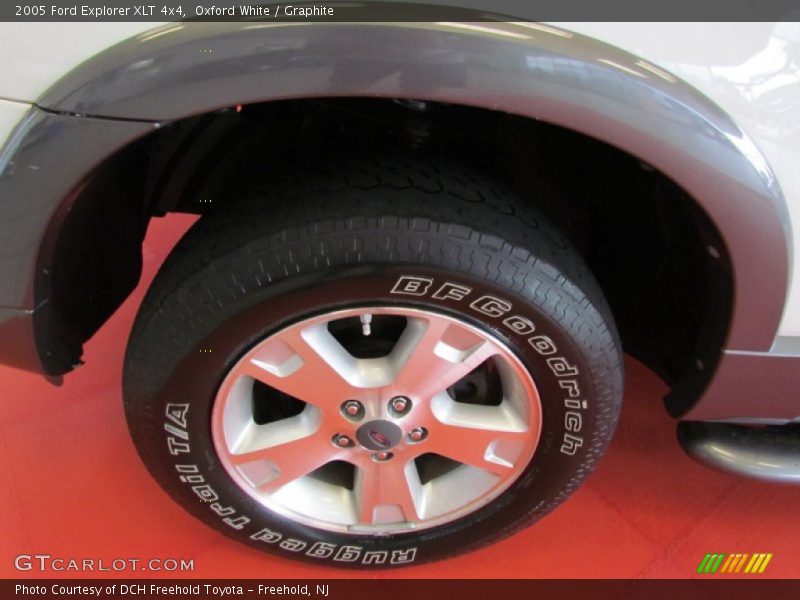 Oxford White / Graphite 2005 Ford Explorer XLT 4x4