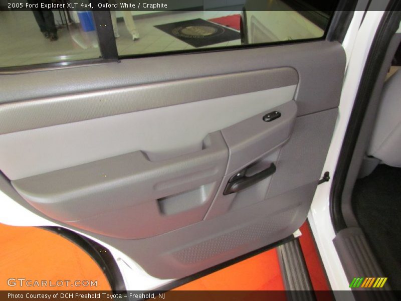 Oxford White / Graphite 2005 Ford Explorer XLT 4x4