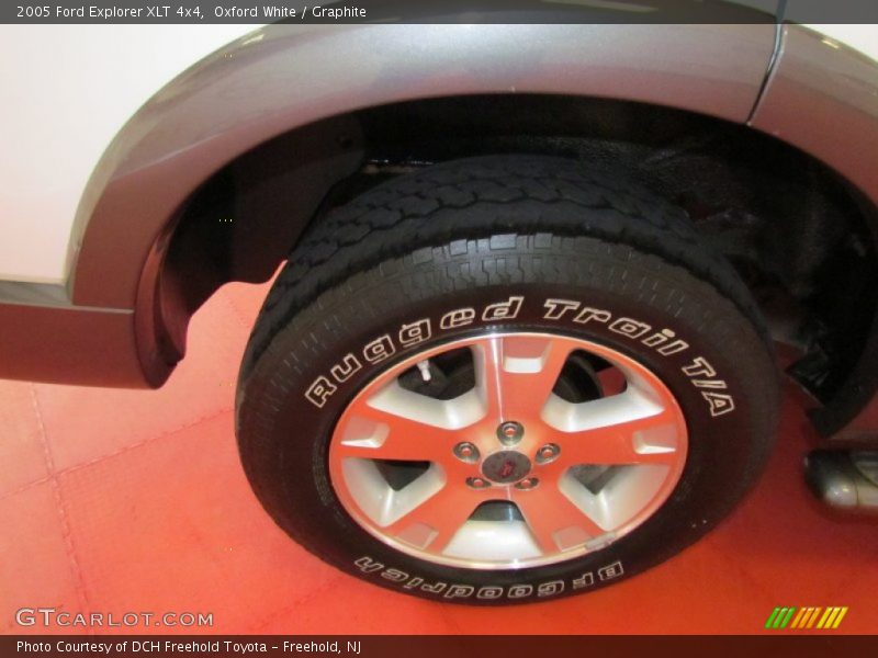 Oxford White / Graphite 2005 Ford Explorer XLT 4x4