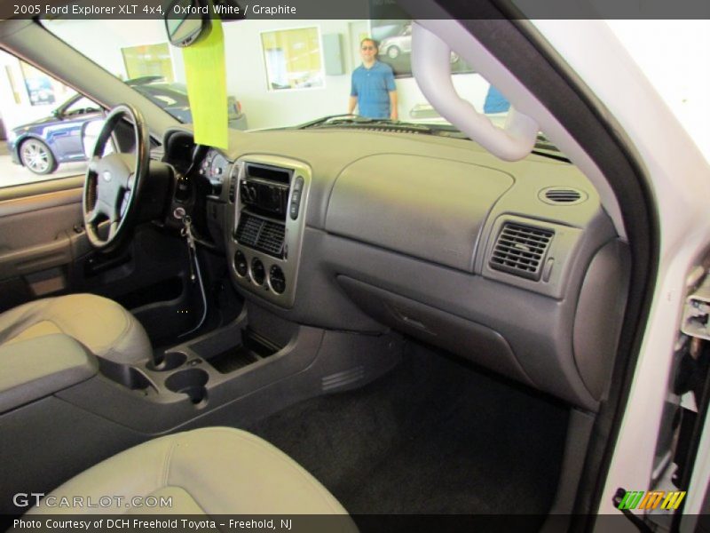 Oxford White / Graphite 2005 Ford Explorer XLT 4x4