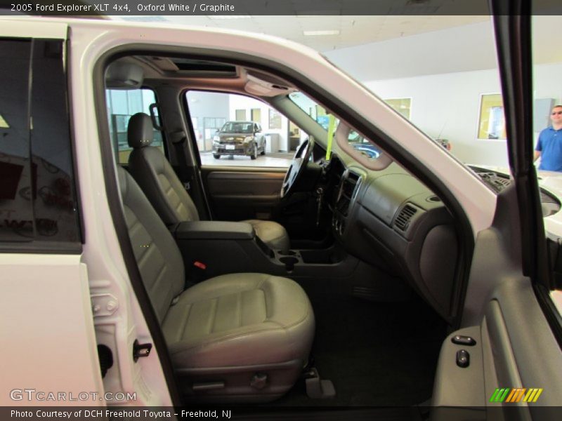 Oxford White / Graphite 2005 Ford Explorer XLT 4x4