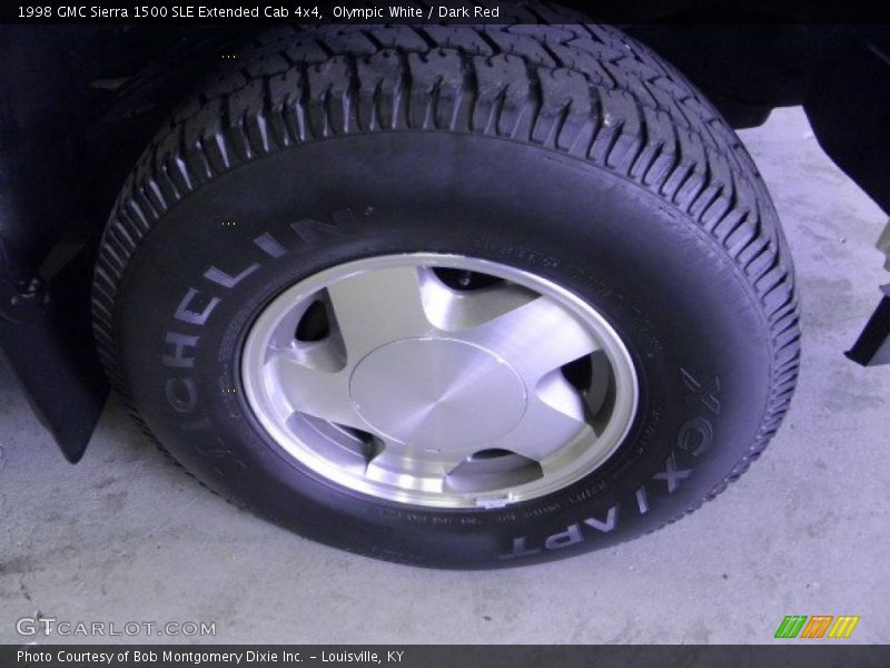 Olympic White / Dark Red 1998 GMC Sierra 1500 SLE Extended Cab 4x4