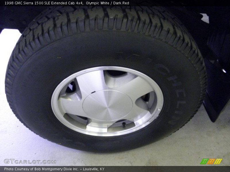 Olympic White / Dark Red 1998 GMC Sierra 1500 SLE Extended Cab 4x4