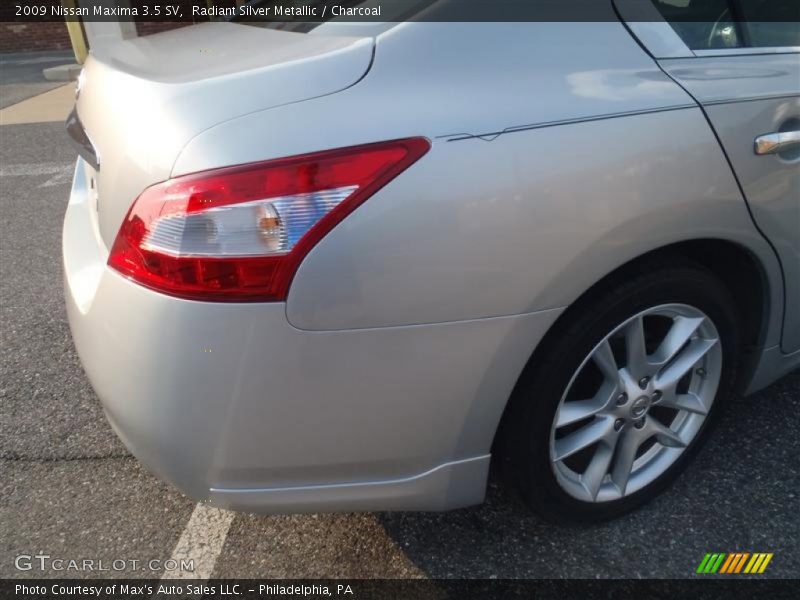 Radiant Silver Metallic / Charcoal 2009 Nissan Maxima 3.5 SV