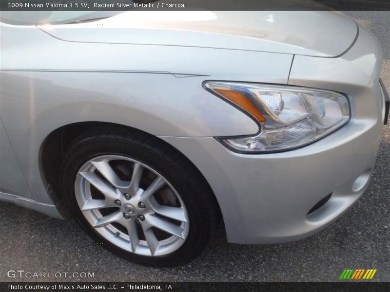Radiant Silver Metallic / Charcoal 2009 Nissan Maxima 3.5 SV