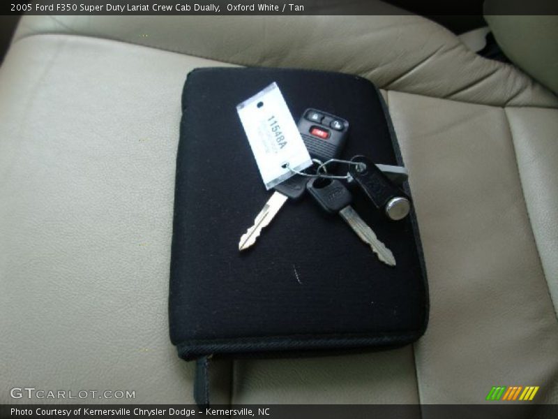 Oxford White / Tan 2005 Ford F350 Super Duty Lariat Crew Cab Dually