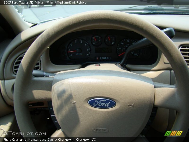 Vibrant White / Medium/Dark Pebble 2005 Ford Taurus SE