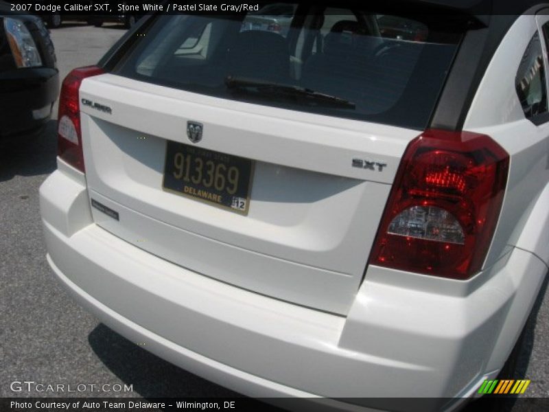 Stone White / Pastel Slate Gray/Red 2007 Dodge Caliber SXT