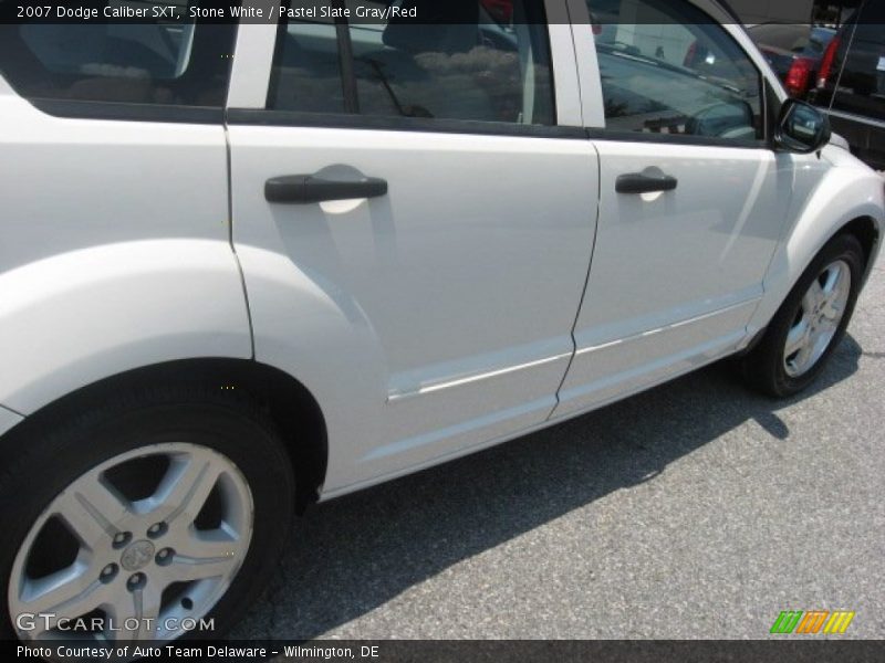 Stone White / Pastel Slate Gray/Red 2007 Dodge Caliber SXT