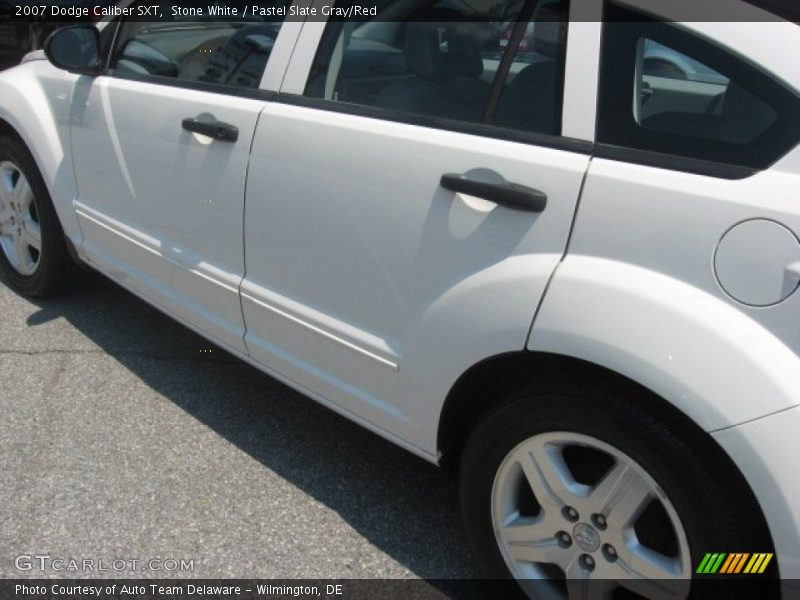 Stone White / Pastel Slate Gray/Red 2007 Dodge Caliber SXT