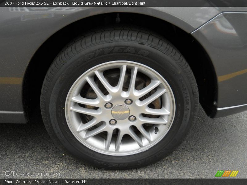Liquid Grey Metallic / Charcoal/Light Flint 2007 Ford Focus ZX5 SE Hatchback