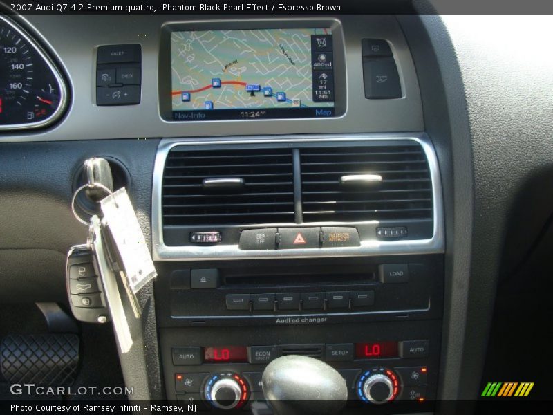 Controls of 2007 Q7 4.2 Premium quattro