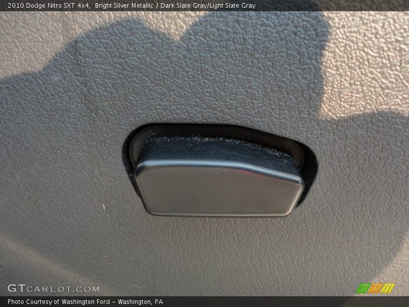 Bright Silver Metallic / Dark Slate Gray/Light Slate Gray 2010 Dodge Nitro SXT 4x4