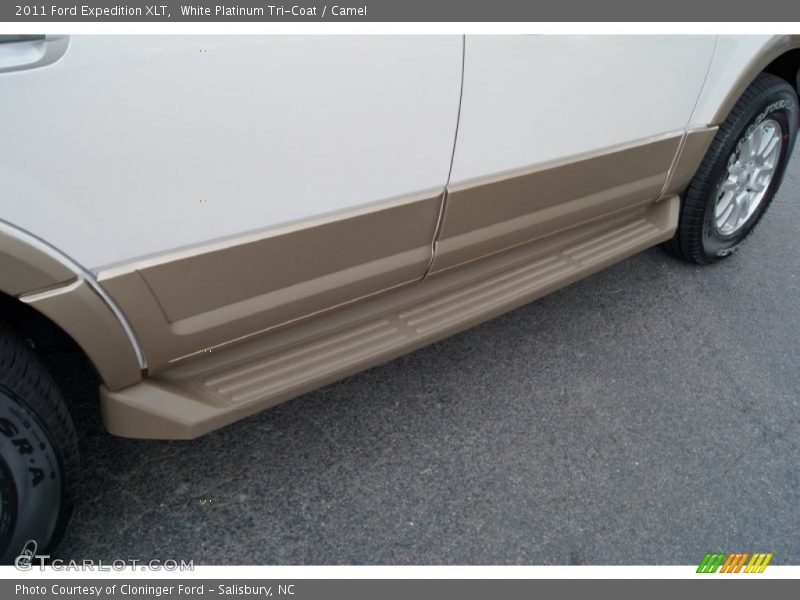 White Platinum Tri-Coat / Camel 2011 Ford Expedition XLT