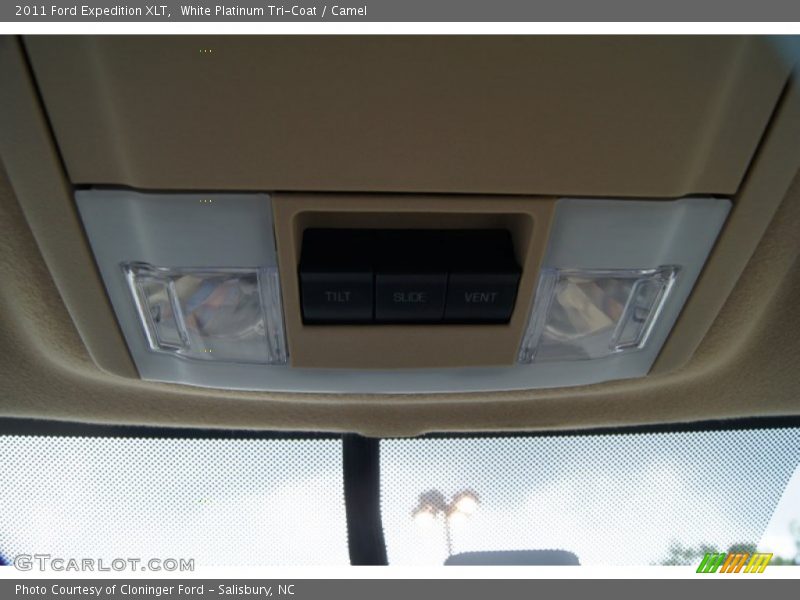 White Platinum Tri-Coat / Camel 2011 Ford Expedition XLT