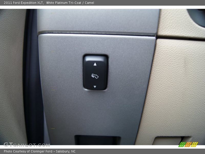 White Platinum Tri-Coat / Camel 2011 Ford Expedition XLT