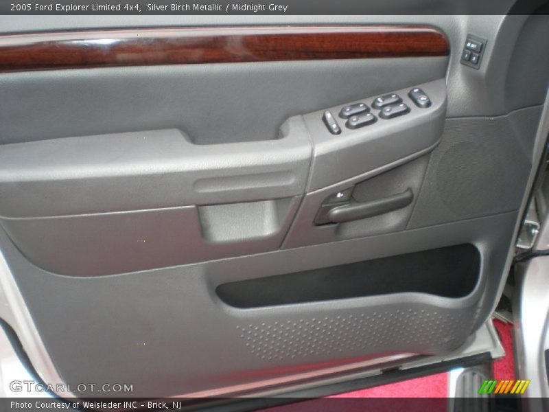 Silver Birch Metallic / Midnight Grey 2005 Ford Explorer Limited 4x4