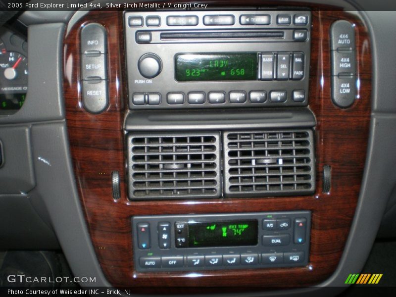 Controls of 2005 Explorer Limited 4x4
