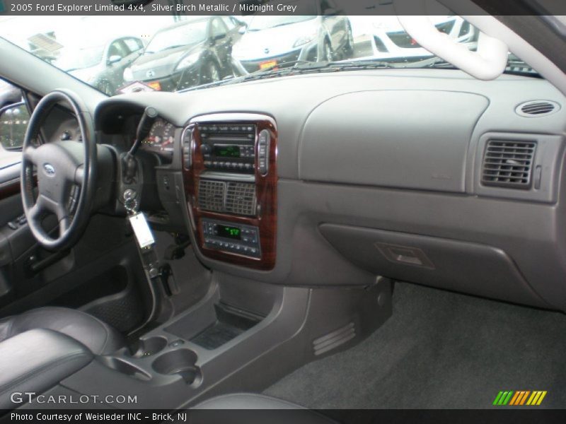 Silver Birch Metallic / Midnight Grey 2005 Ford Explorer Limited 4x4