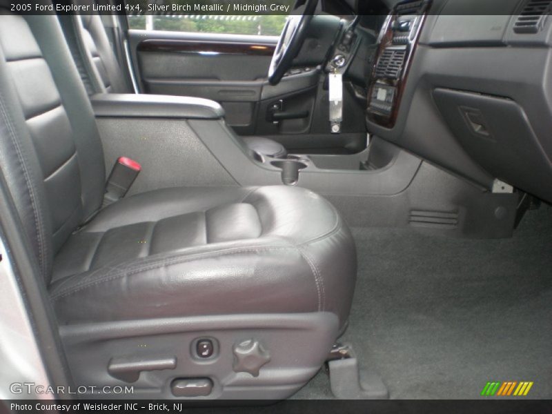 Silver Birch Metallic / Midnight Grey 2005 Ford Explorer Limited 4x4