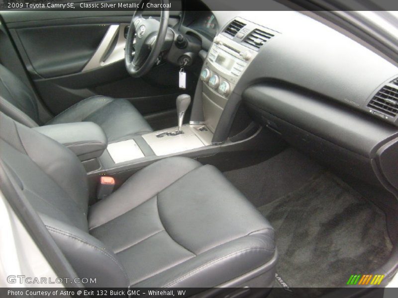 Classic Silver Metallic / Charcoal 2009 Toyota Camry SE