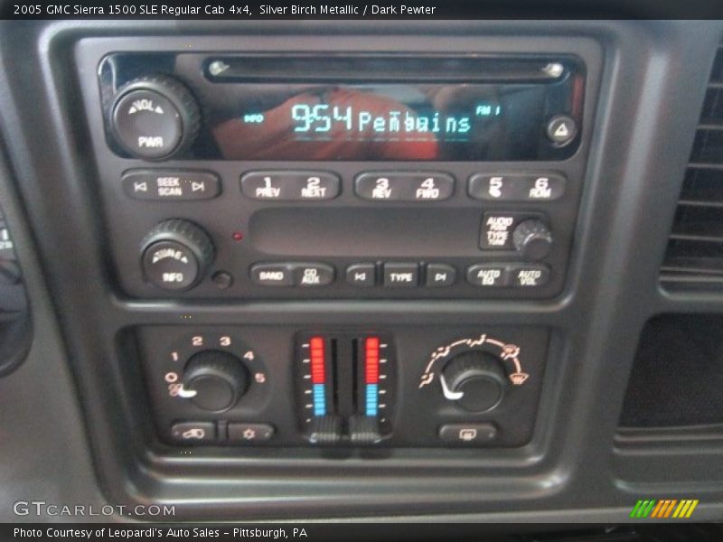 Controls of 2005 Sierra 1500 SLE Regular Cab 4x4