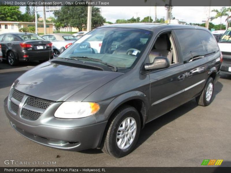 Front 3/4 View of 2002 Grand Caravan Sport