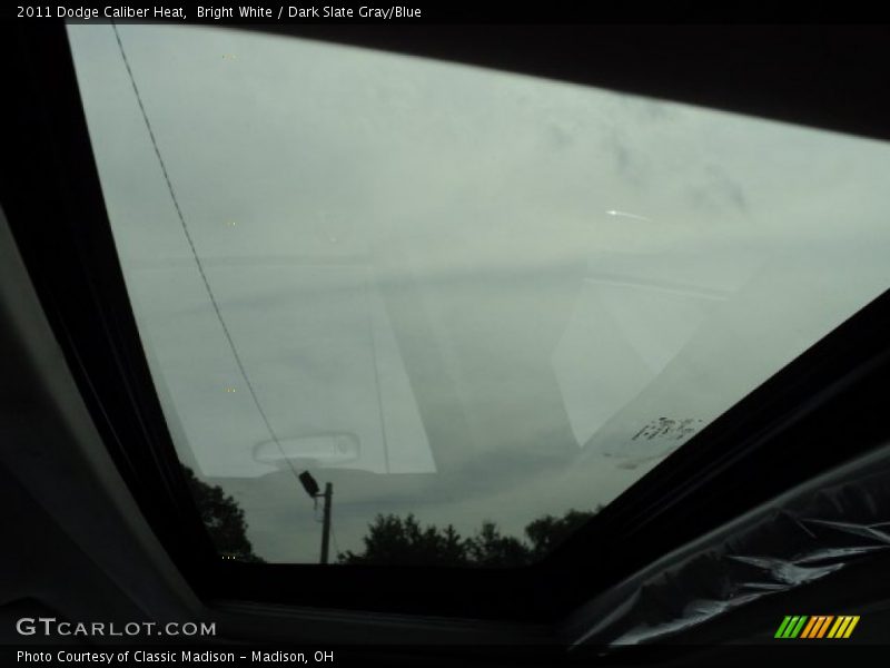 Bright White / Dark Slate Gray/Blue 2011 Dodge Caliber Heat