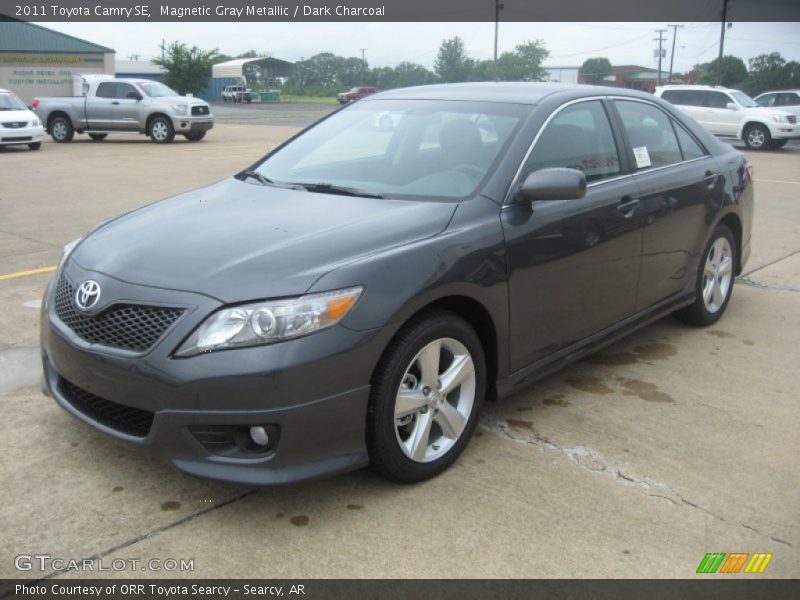 Magnetic Gray Metallic / Dark Charcoal 2011 Toyota Camry SE