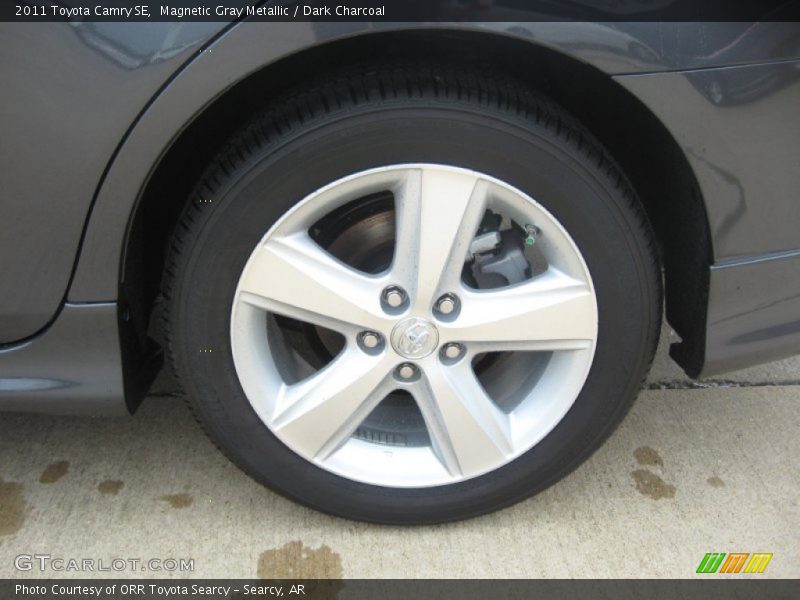 Magnetic Gray Metallic / Dark Charcoal 2011 Toyota Camry SE