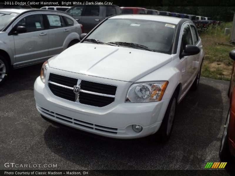 Bright White / Dark Slate Gray 2011 Dodge Caliber Mainstreet