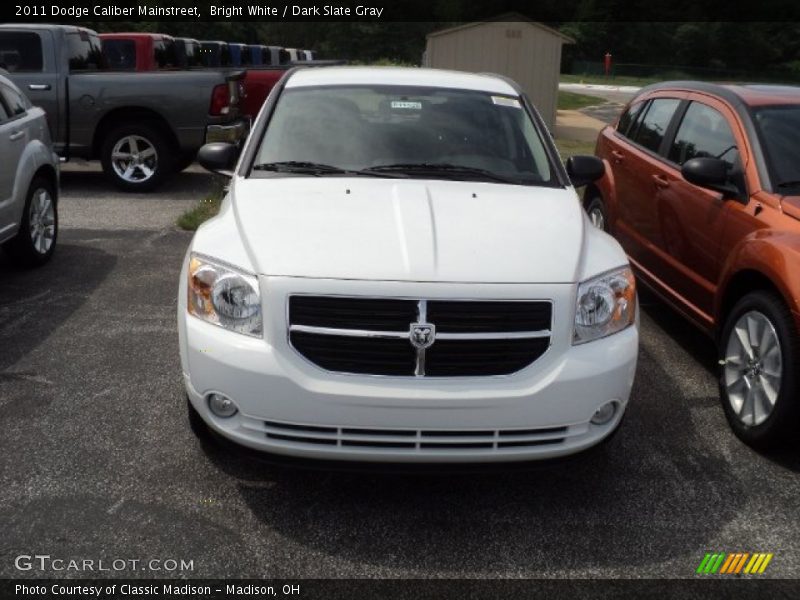 Bright White / Dark Slate Gray 2011 Dodge Caliber Mainstreet