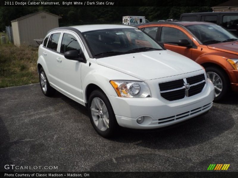 Bright White / Dark Slate Gray 2011 Dodge Caliber Mainstreet