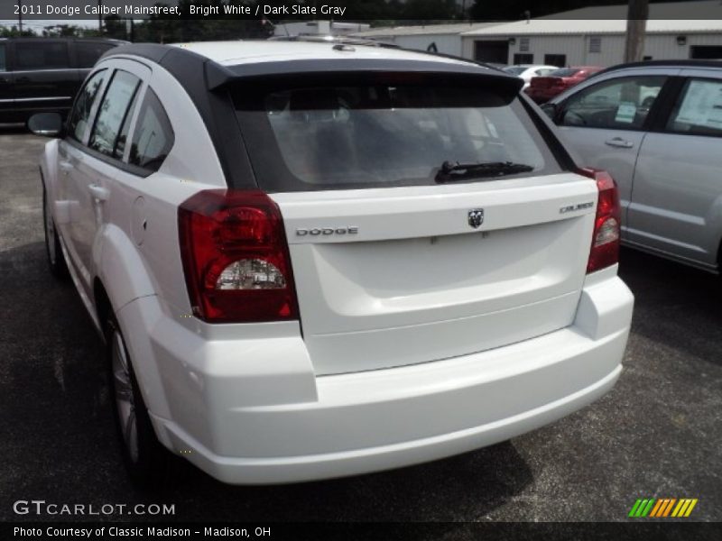 Bright White / Dark Slate Gray 2011 Dodge Caliber Mainstreet