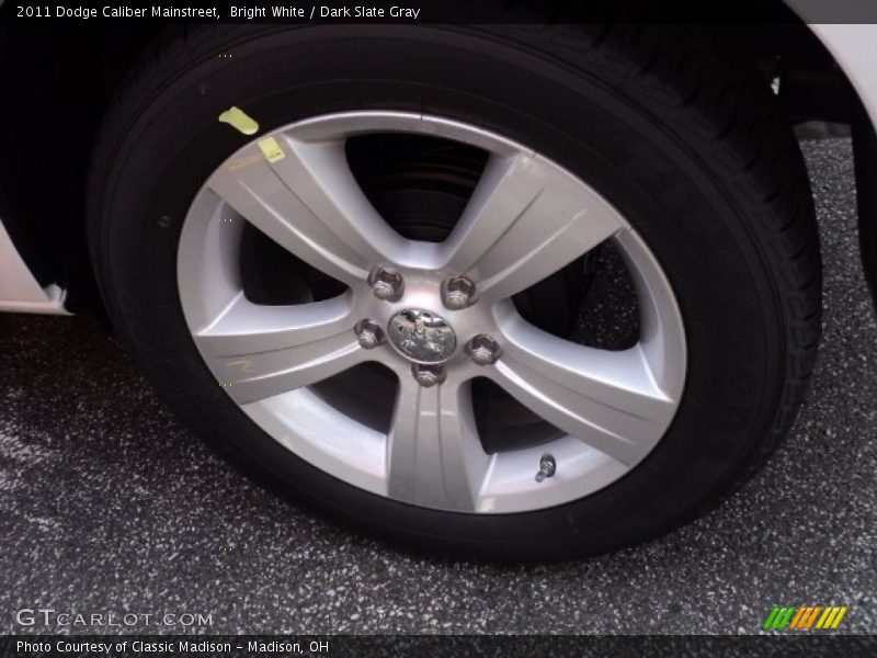 Bright White / Dark Slate Gray 2011 Dodge Caliber Mainstreet