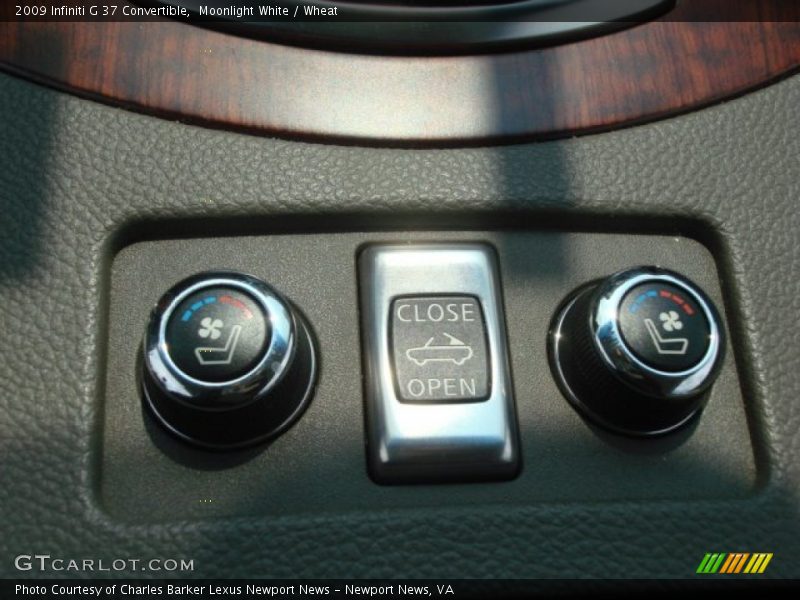 Controls of 2009 G 37 Convertible