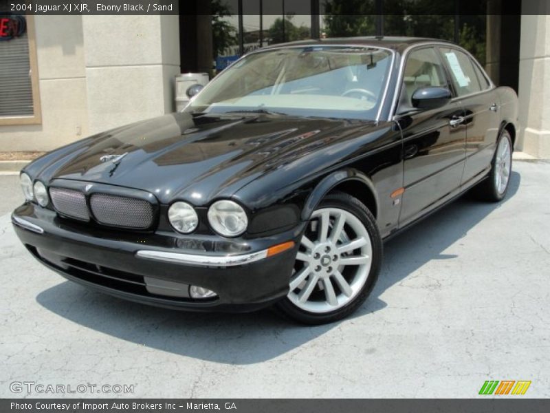 Front 3/4 View of 2004 XJ XJR