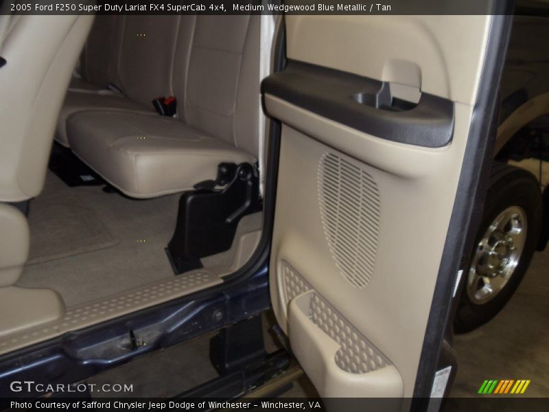 Medium Wedgewood Blue Metallic / Tan 2005 Ford F250 Super Duty Lariat FX4 SuperCab 4x4