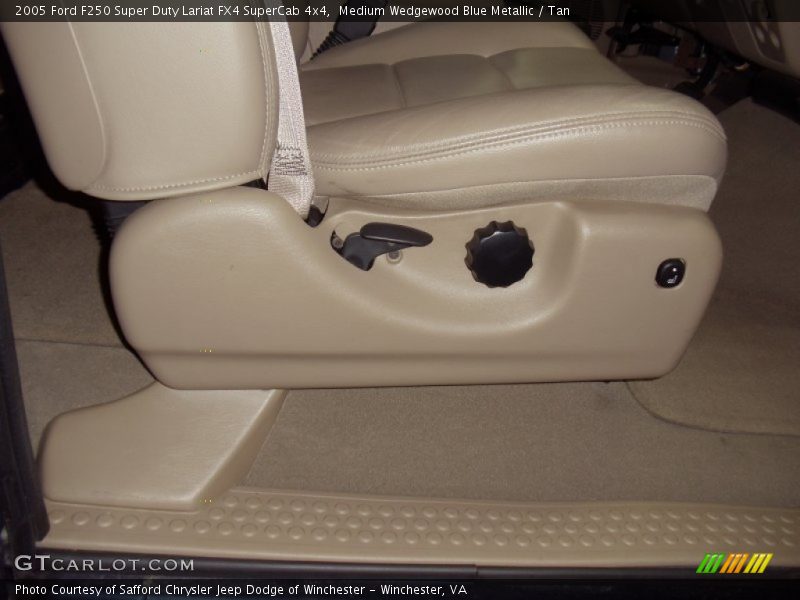 Medium Wedgewood Blue Metallic / Tan 2005 Ford F250 Super Duty Lariat FX4 SuperCab 4x4