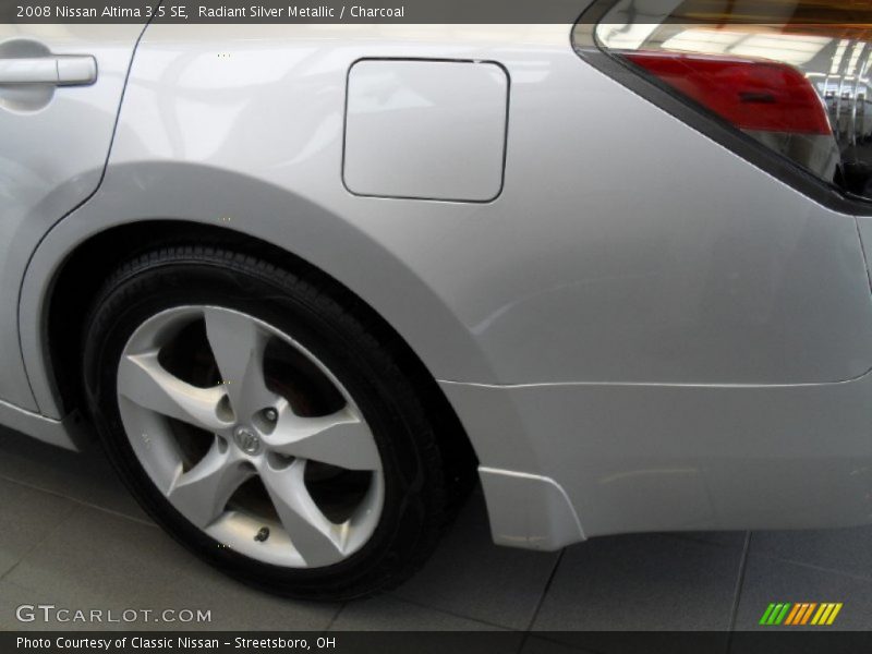 Radiant Silver Metallic / Charcoal 2008 Nissan Altima 3.5 SE