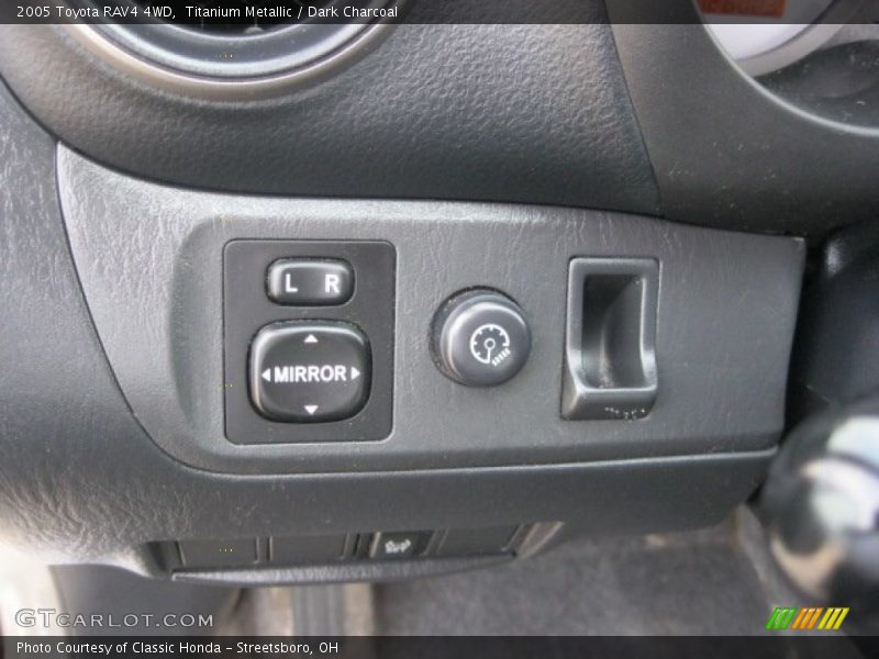 Titanium Metallic / Dark Charcoal 2005 Toyota RAV4 4WD