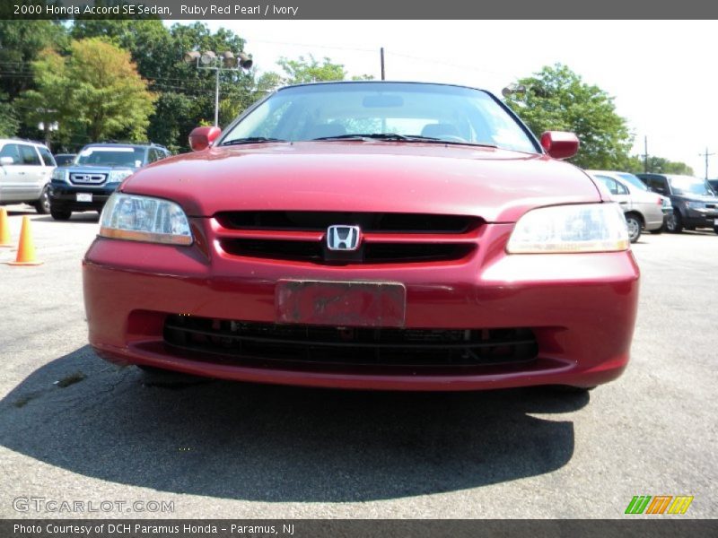 Ruby Red Pearl / Ivory 2000 Honda Accord SE Sedan