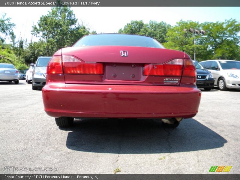 Ruby Red Pearl / Ivory 2000 Honda Accord SE Sedan