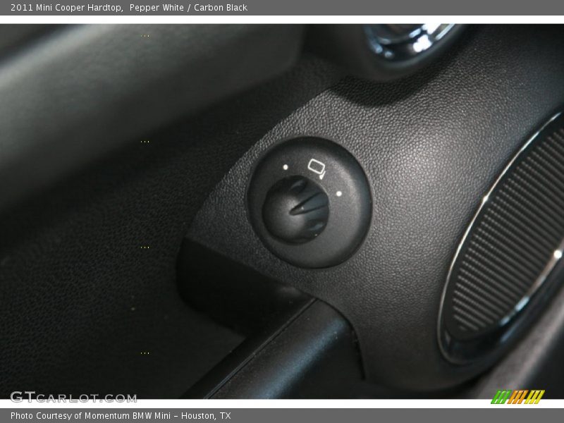 Pepper White / Carbon Black 2011 Mini Cooper Hardtop